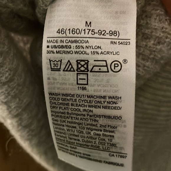 Like new GAP lightweight sweater - Picture 4 of 4